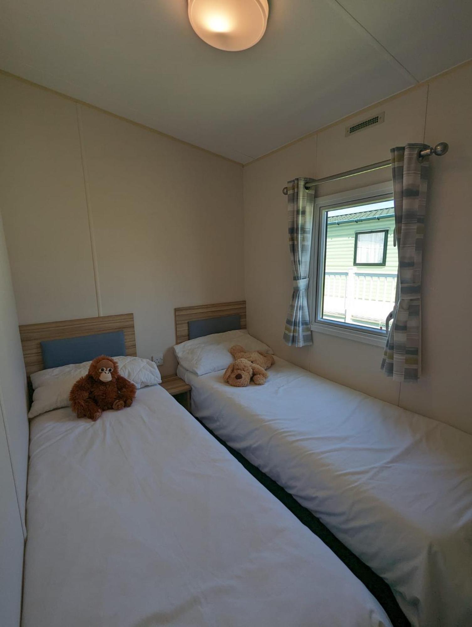 Lovely Bright Modern Caravan Swanage On Peaceful And Tranquil Holiday Park ภายนอก รูปภาพ