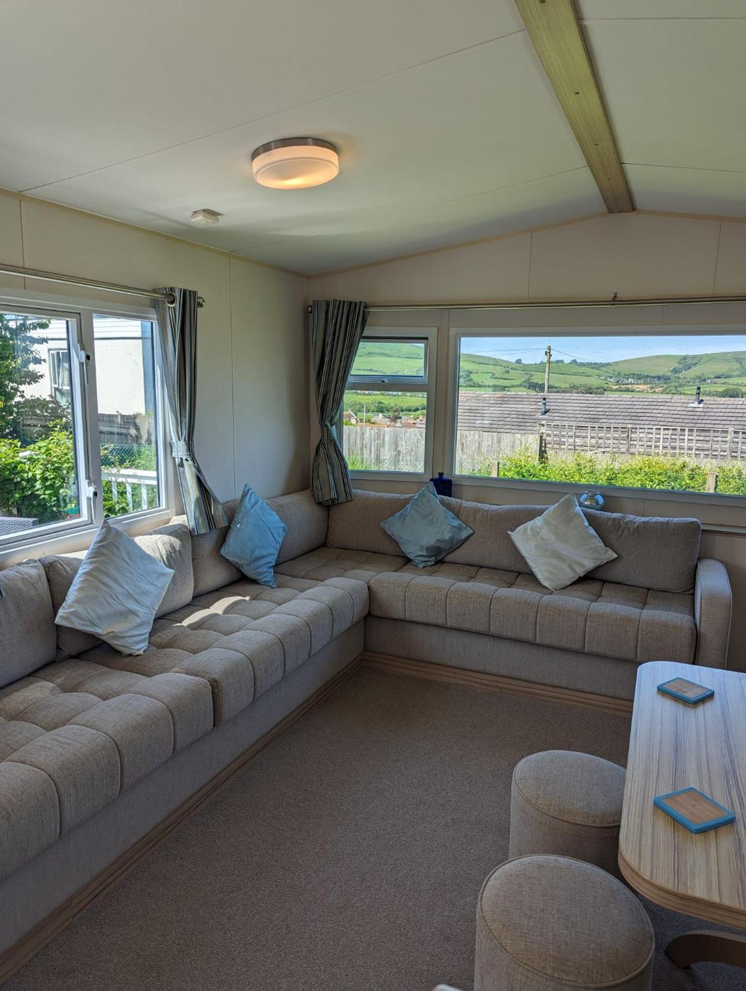 Lovely Bright Modern Caravan Swanage On Peaceful And Tranquil Holiday Park ภายนอก รูปภาพ
