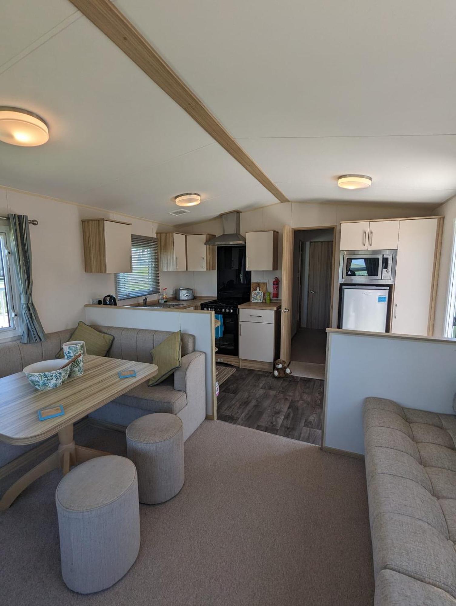 Lovely Bright Modern Caravan Swanage On Peaceful And Tranquil Holiday Park ภายนอก รูปภาพ