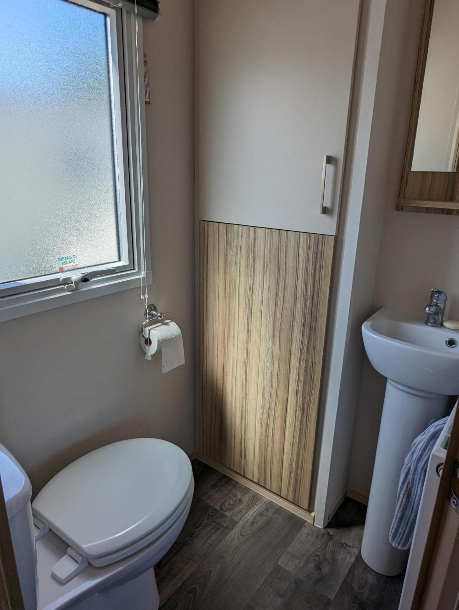 Lovely Bright Modern Caravan Swanage On Peaceful And Tranquil Holiday Park ภายนอก รูปภาพ