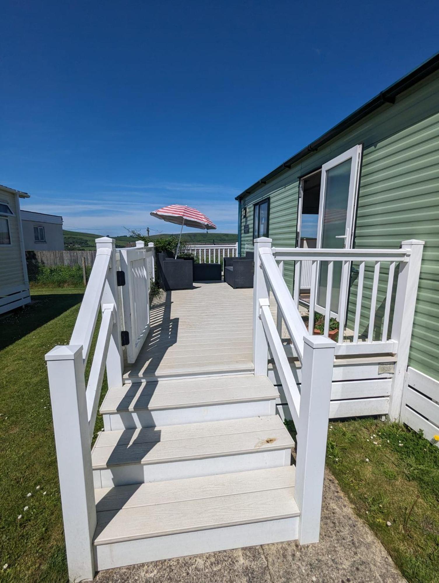 Lovely Bright Modern Caravan Swanage On Peaceful And Tranquil Holiday Park ภายนอก รูปภาพ