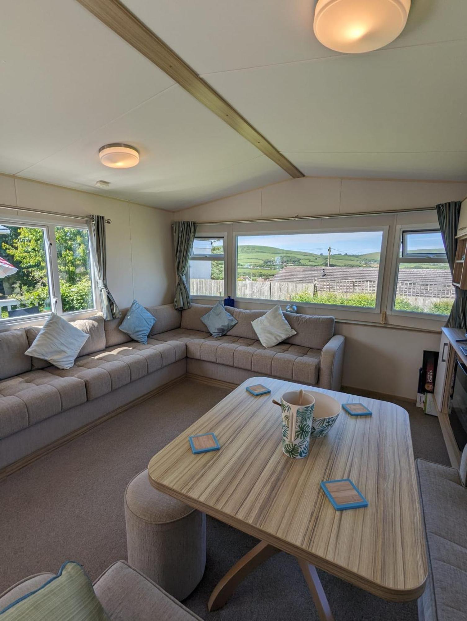 Lovely Bright Modern Caravan Swanage On Peaceful And Tranquil Holiday Park ภายนอก รูปภาพ